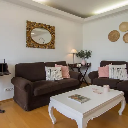 Pear Tree Pasteur Apartment *