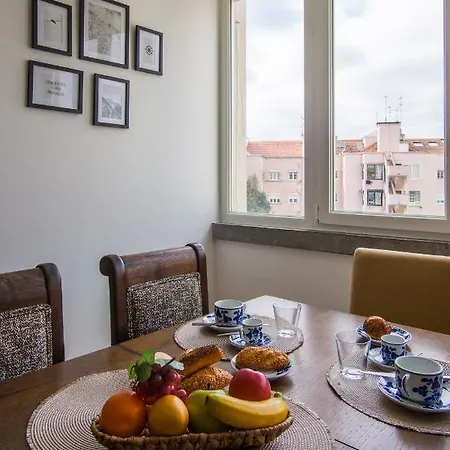 Pear Tree Pasteur * Lisbon
